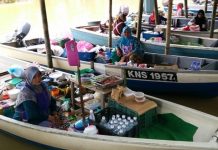 Kelantan Floating Market Pulau Suri Tumpat